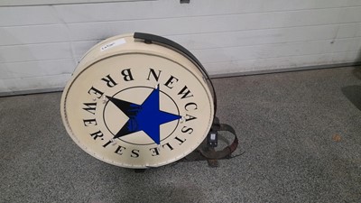 Lot 132 - NEWCASTLE BREWERS ROUND LIGHT UP SIGN