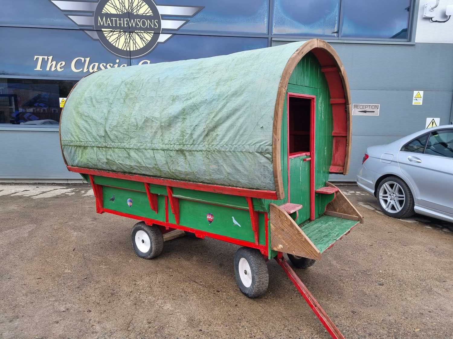 Lot 602 - SMALL SHEPHERDS HUT