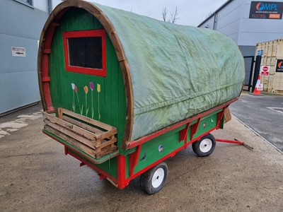 Lot 602 - SMALL SHEPHERDS HUT