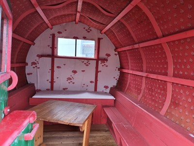 Lot 602 - SMALL SHEPHERDS HUT