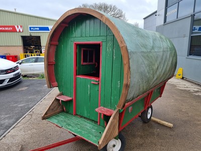 Lot 602 - SMALL SHEPHERDS HUT