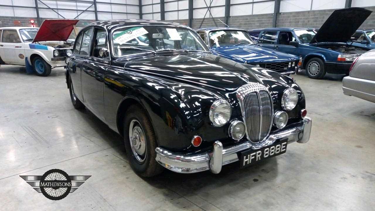 Lot 465 - 1967 DAIMLER V8 250