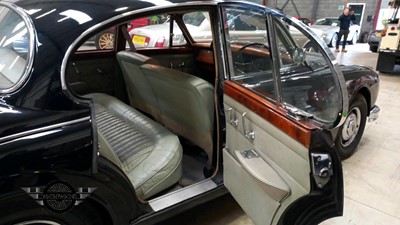 Lot 465 - 1967 DAIMLER V8 250