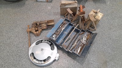 Lot 145 - ROOF RACK AND ASSORTED BOX OF CAR RELATED PARTS