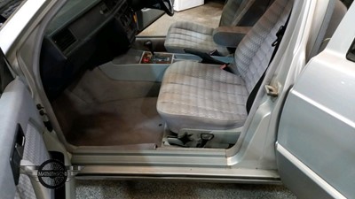 Lot 690 - 1990 MERCEDES 190E AUTO