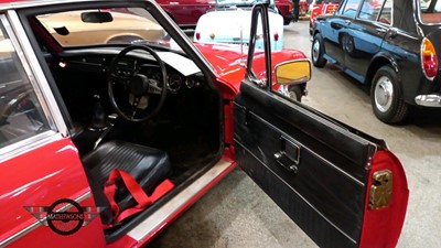 Lot 16 - 1970 MG B GT