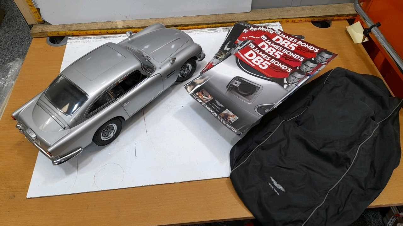 Lot 339 - JAMES BOND DB5 & WEEKLY PARTS MAGAZINE