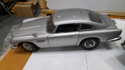 Lot 339 - JAMES BOND DB5 & WEEKLY PARTS MAGAZINE