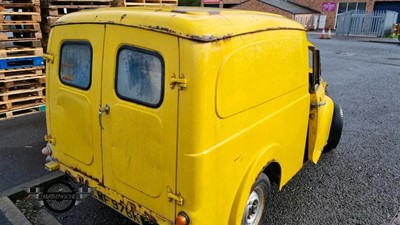 Lot 702 - 1972 MORRIS VAN