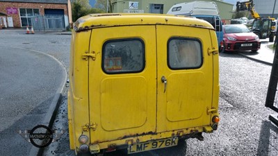 Lot 702 - 1972 MORRIS VAN