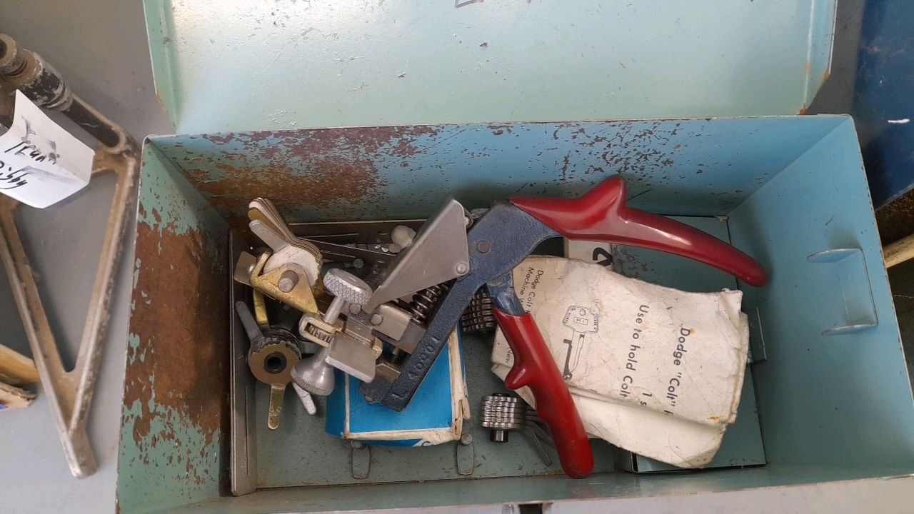 Lot 643 - KEY CUTTING MACHINE