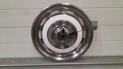 Lot 527 - ROLLS ROYCE WHEEL TRIM CLOCK