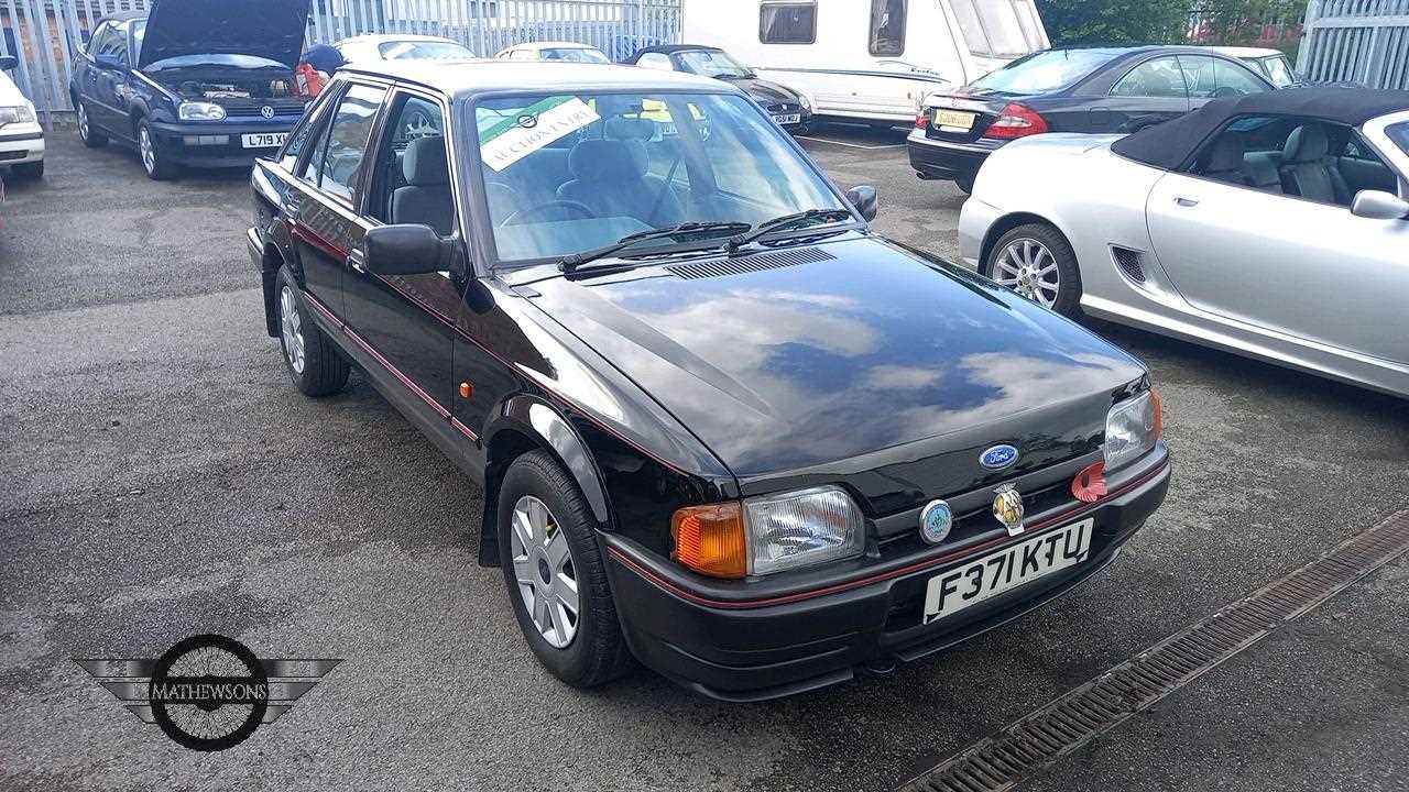 Lot 95 - 1989 FORD ESCORT LX