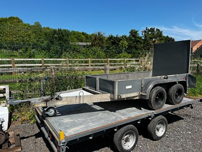 Lot 677 - IVOR WILLIAMS LOW LOADER WITH RAMPS