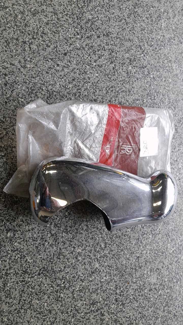Lot 19 - ROLLS ROYCE / BENTLEY SINGLE BUMPER OVERRIDER