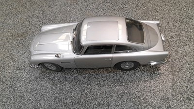 Lot 183 - JAMES BOND ASTON MARTIN MODEL CAR