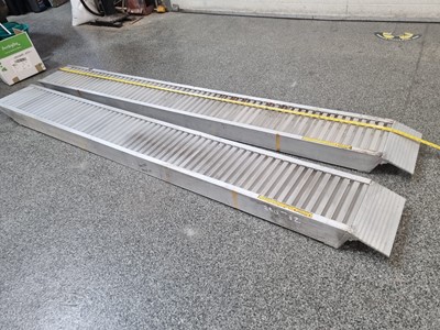 Lot 717 - ALUMINIUM LOADING RAMPS 8' LONG