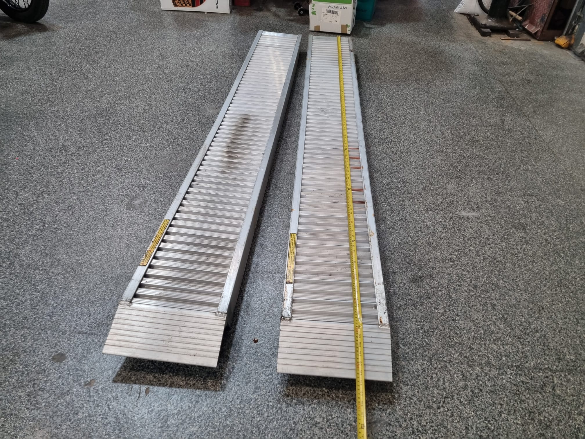 Lot 717 - ALUMINIUM LOADING RAMPS 8' LONG