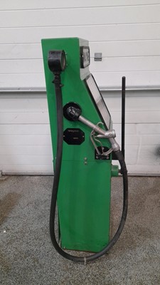 Lot 1 - ILLUMINATED WAYNE PETROL PUMP