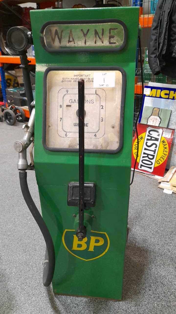 Lot 1 - ILLUMINATED WAYNE PETROL PUMP