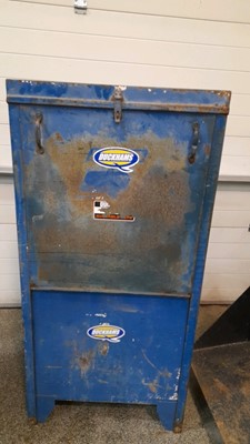 Lot 323 - OIL DISPENCER CABINET WITH PUMP