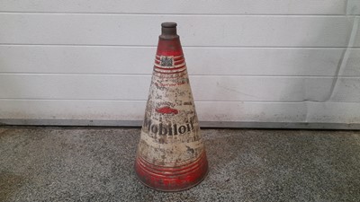 Lot 327 - PYRAMID MOBILOIL  OIL CAN