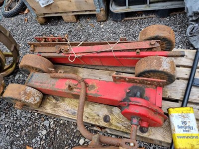 Lot 695 - GRASS CUTTER, 2x TRAILER LEGS