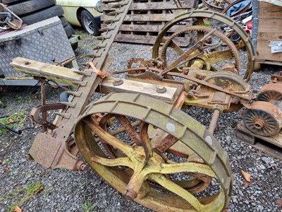 Lot 695 - GRASS CUTTER, 2x TRAILER LEGS