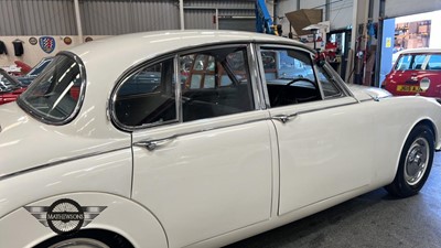 Lot 346 - 1968 DAIMLER V8 250