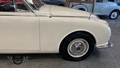 Lot 346 - 1968 DAIMLER V8 250