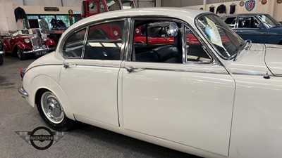 Lot 346 - 1968 DAIMLER V8 250