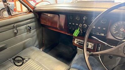 Lot 346 - 1968 DAIMLER V8 250