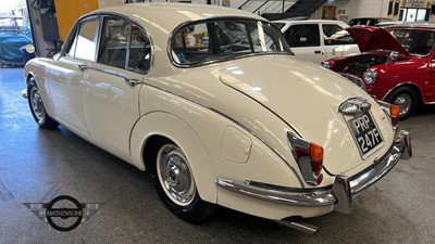 Lot 346 - 1968 DAIMLER V8 250