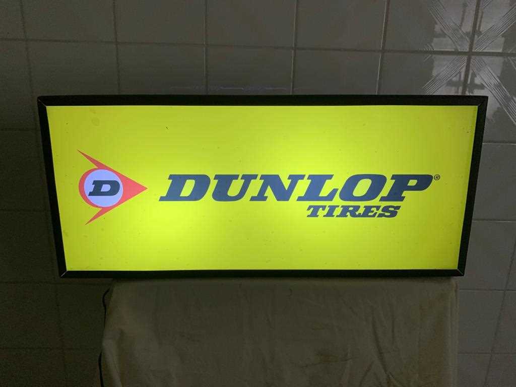 Lot 19 - DUNLOP TYRES LIGHT UP SIGN