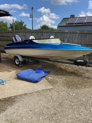 Lot 727 - SIMS SUPER V SPEED/SKI BOAT