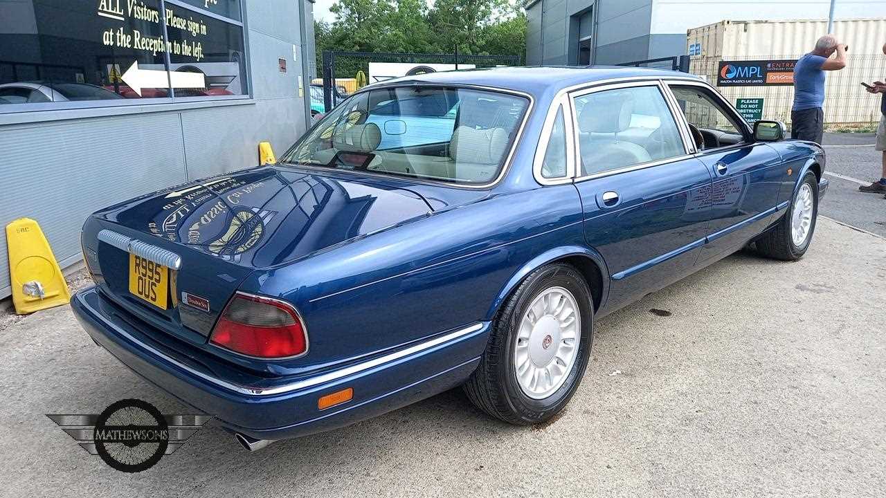 Lot 396 - 1998 DAIMLER DOUBLE SIX LONG WHEEL BASE