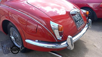 Lot 645 - 1969 DAIMLER 250 V8