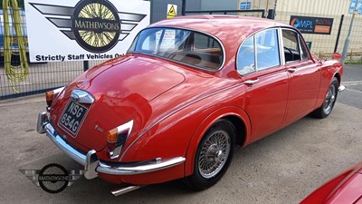 Lot 645 - 1969 DAIMLER 250 V8