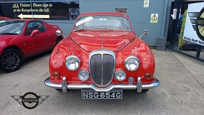 Lot 645 - 1969 DAIMLER 250 V8