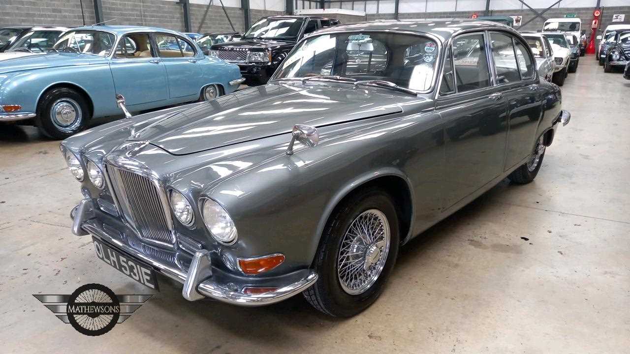 Lot 636 - 1967 JAGUAR 420