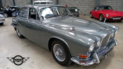 Lot 636 - 1967 JAGUAR 420