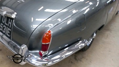 Lot 636 - 1967 JAGUAR 420