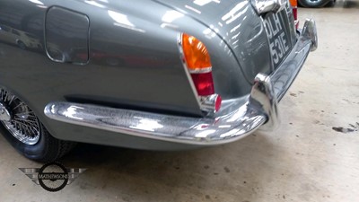 Lot 636 - 1967 JAGUAR 420