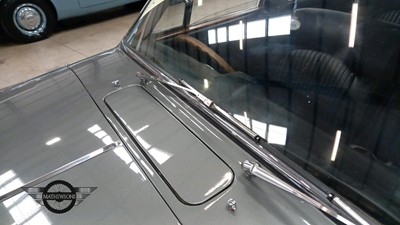 Lot 636 - 1967 JAGUAR 420