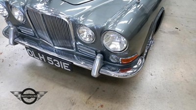 Lot 636 - 1967 JAGUAR 420