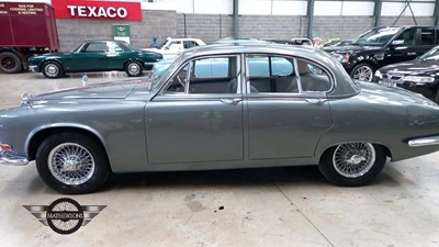 Lot 636 - 1967 JAGUAR 420