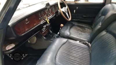 Lot 636 - 1967 JAGUAR 420