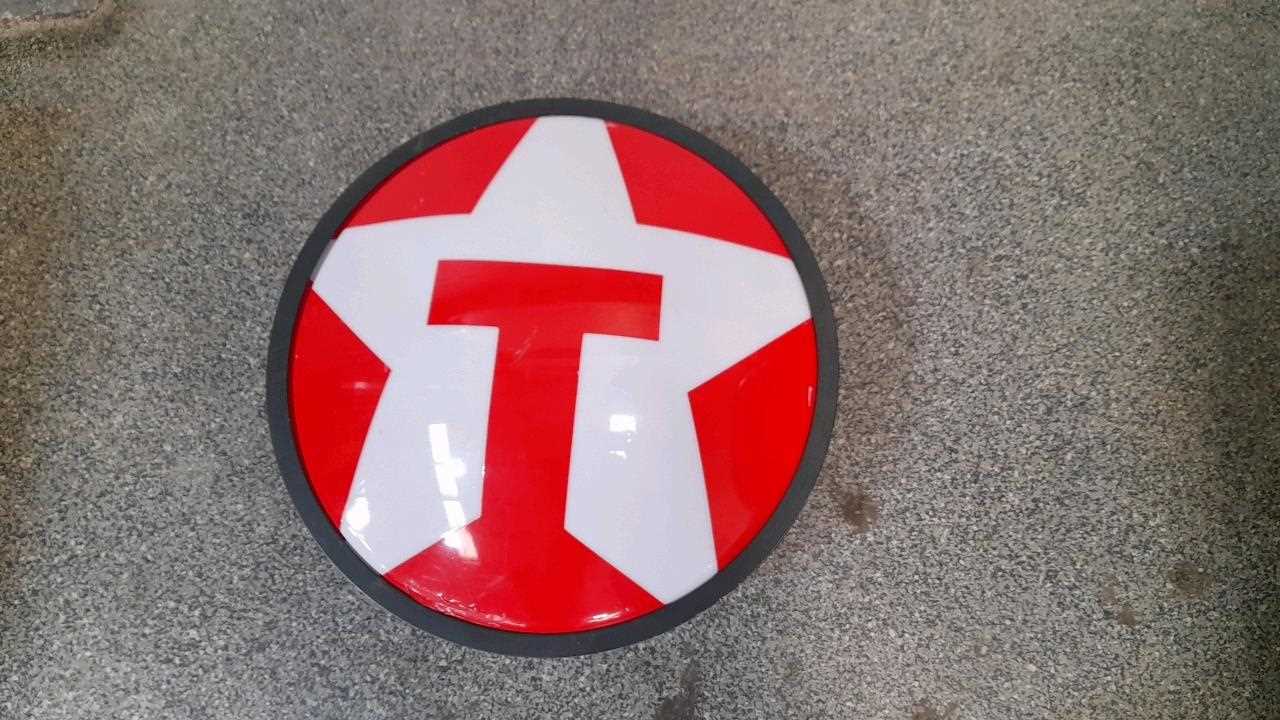 Lot 33 - ROUND TEXACO SIGN 19" X 19"