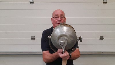 Lot 141 - 9" ROUND FIRE ENGINE FLOOD LIGHT