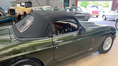 Lot 382 - 1995 MG RV8